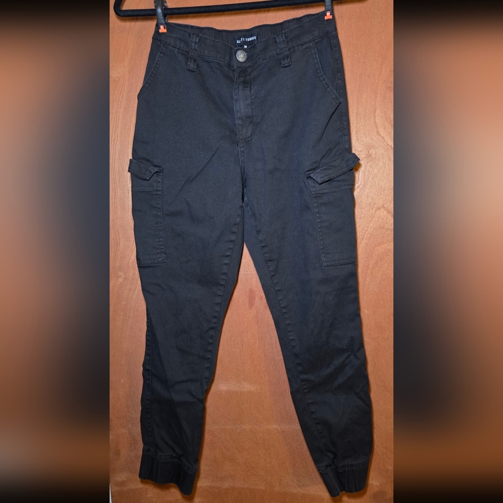 Almost Famous Black Cargo Joggers Women's Size M Casual Everyday Pants Indie